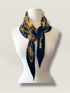 HERMES Collectors LE MORS A LA CONETABLE Pleated Silk Scarf and Cuffs SET